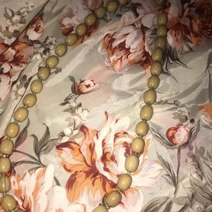 Green long bead necklace